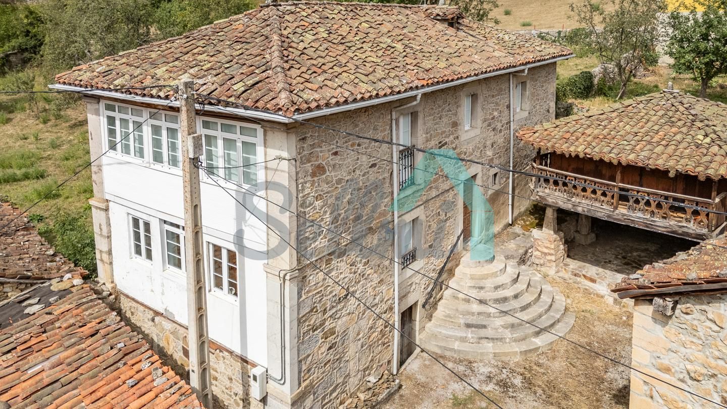 Vista exterior de Casa o xalet en venda en Somiedo amb Jardí privat, Parquet i Balcó