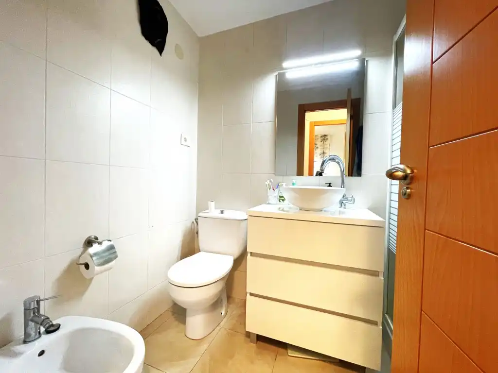 Bathroom of Flat for sale in Benicasim / Benicàssim  with Air Conditioner, Oven and Washing machine