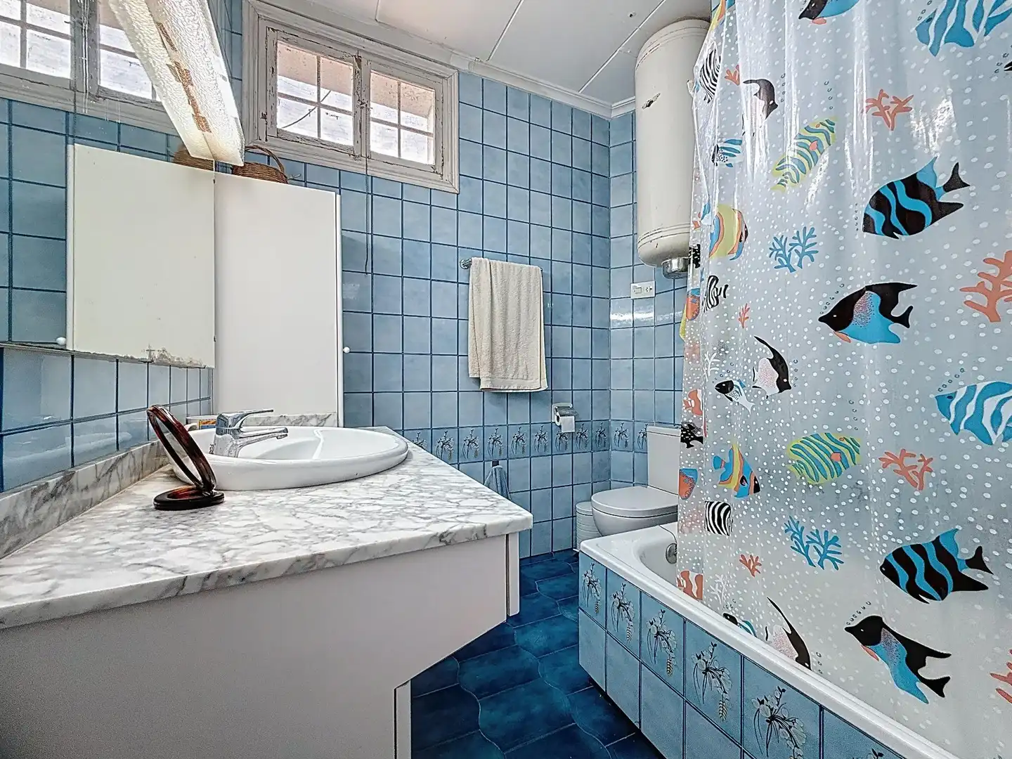 Baño de Finca rústica en venta en Castalla con Jardín privado, Terraza y Piscina