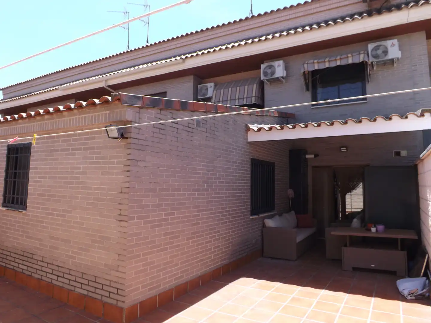 Terrasse von Einfamilien-Reihenhaus zum Verkauf in Talavera de la Reina mit Klimaanlage, Heizung und Privatgarten