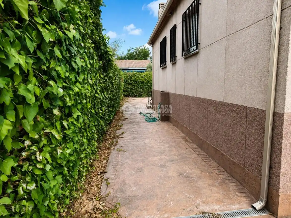 Vista exterior de Casa o chalet en venta en Ciruelos con Calefacción, Piscina y Balcón