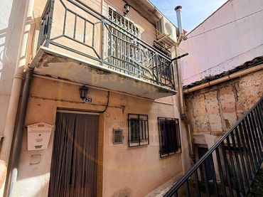 Casa amb balcó en venda a Calle Sol