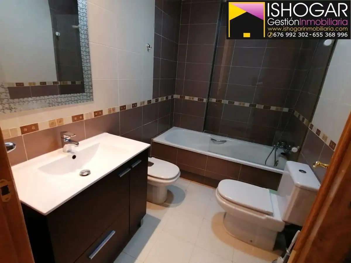 Badezimmer von Wohnung zur Miete in Valdepeñas mit Heizung und Balkon
