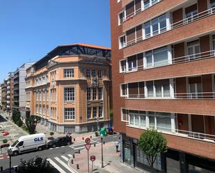 Vista exterior de Apartament en venda en Bilbao  amb Moblat i Balcó