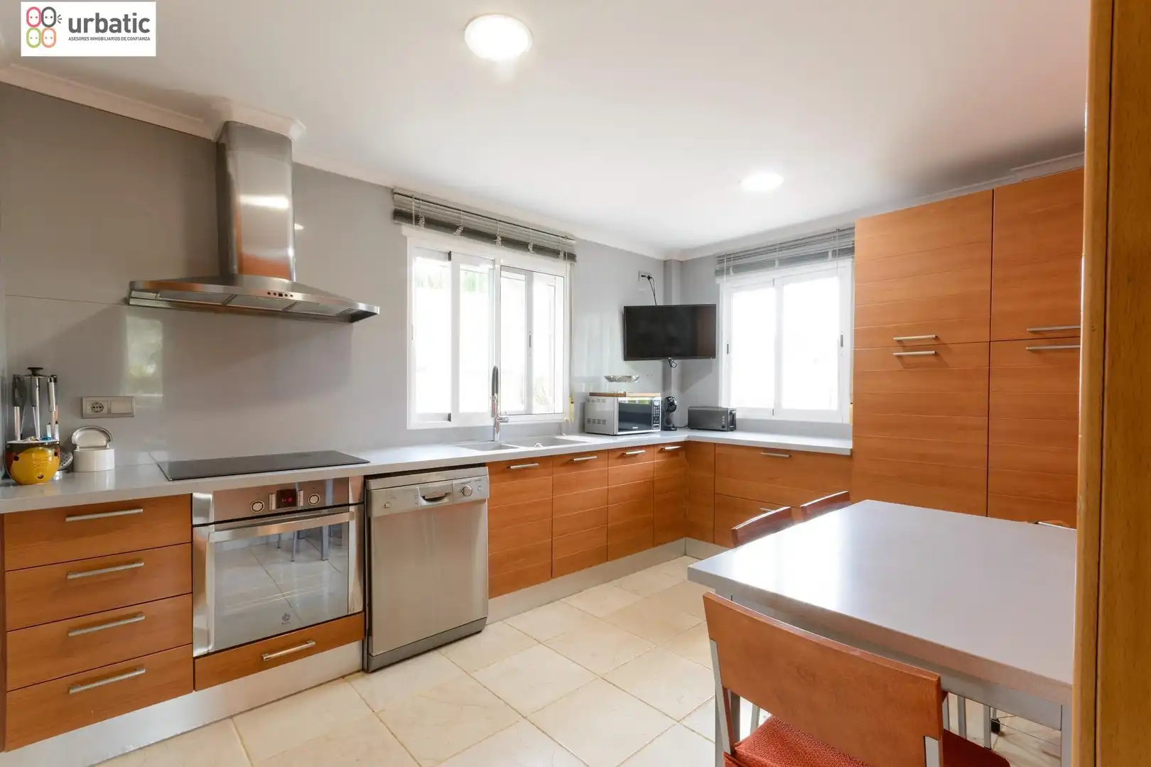 Chalet con jardín en venta en Urbanizaciones, imagen 2