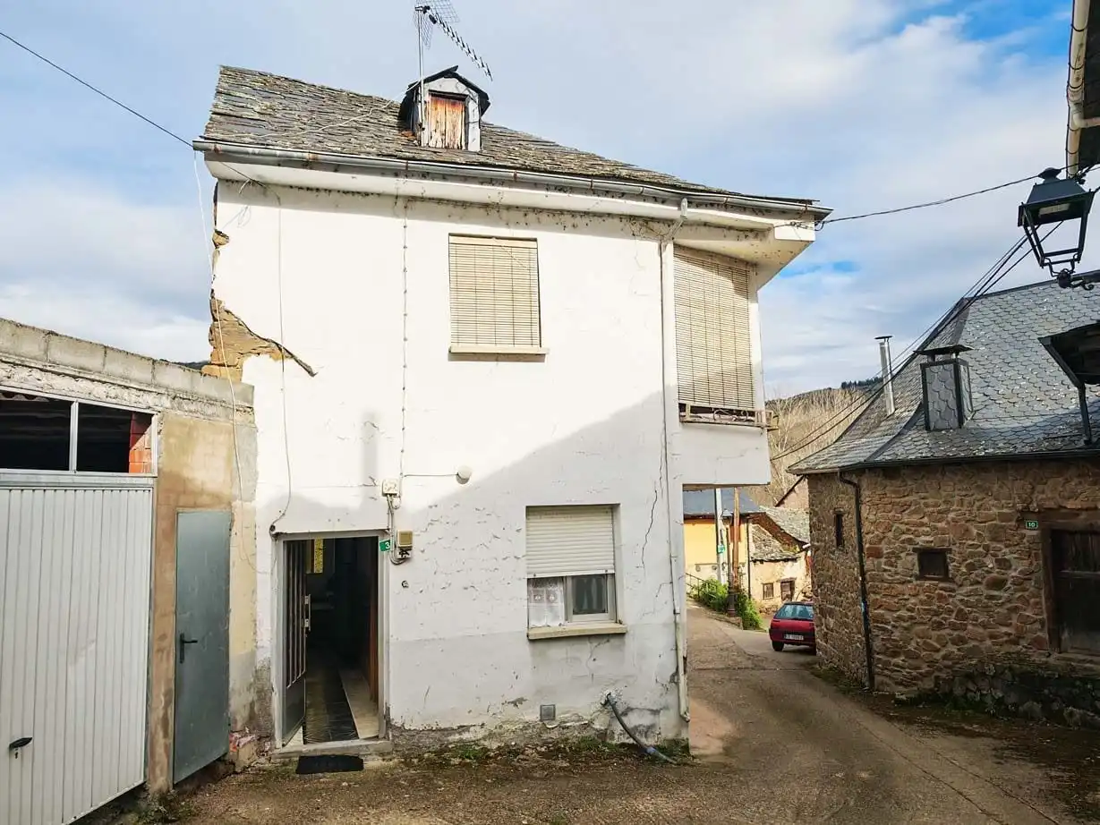 Vista exterior de Casa o chalet en venta en Bembibre con Calefacción, Jardín privado y Amueblado