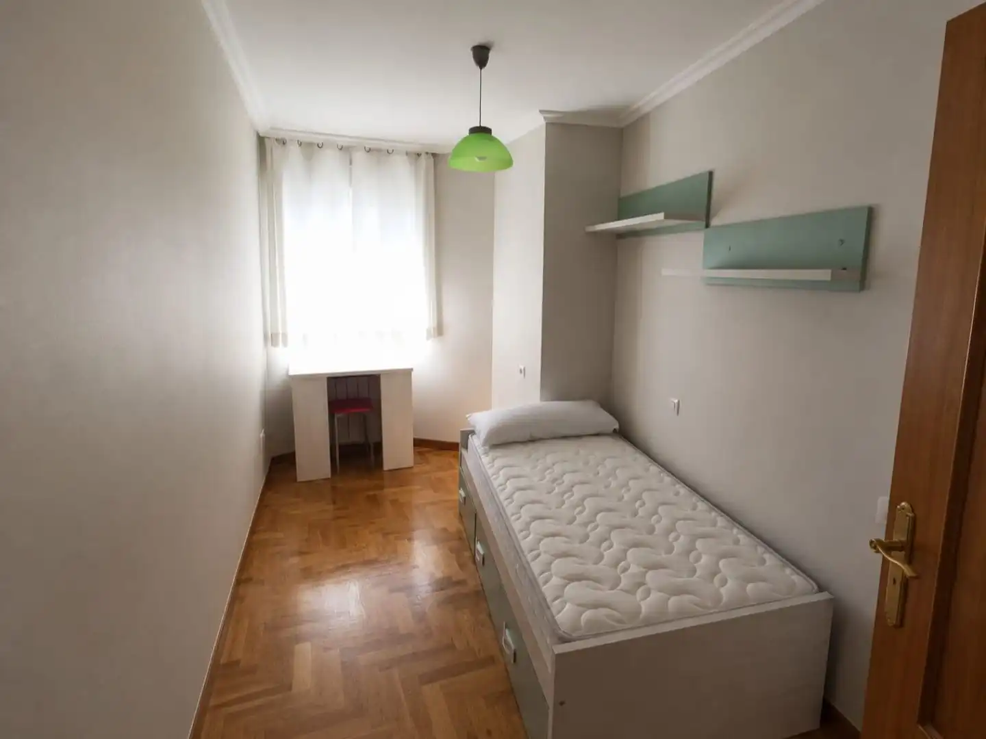 Bedroom of Apartments for rent in Vigo   with Heating, Parquet flooring and Storage room