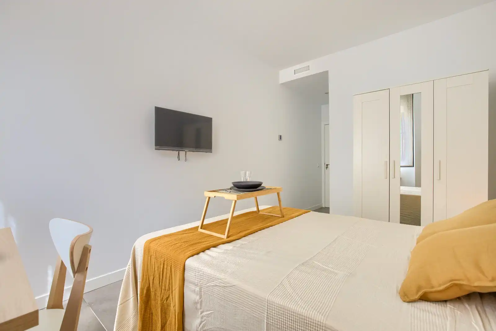 Room in Calle de las Islas Bermudas, Tres Olivos - Valverde