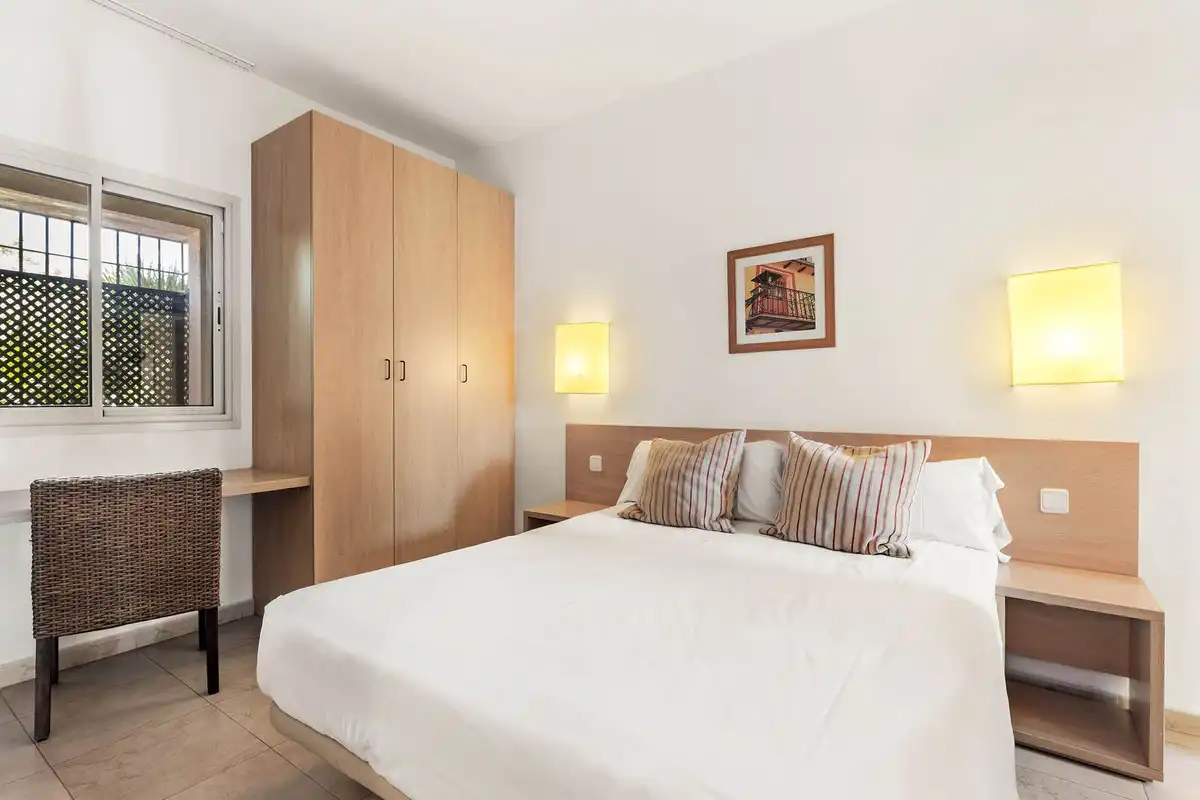 Habitación de Apartamento en venta en Manilva con Aire acondicionado, Terraza y Piscina comunitaria