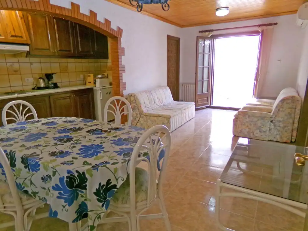 Sala d'estar de Casa o xalet en venda en L'Escala amb Aire condicionat, Calefacció i Terrassa