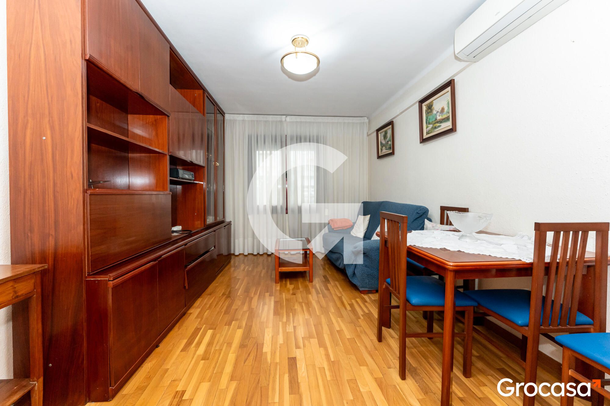 Living room of Flat for sale in L'Hospitalet de Llobregat  with Air Conditioner, Furnished and Oven
