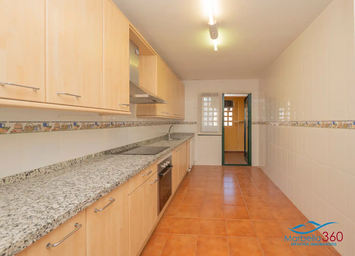 Küche von Wohnung zum Verkauf in Marbella mit Klimaanlage, Terrasse und Abstellraum