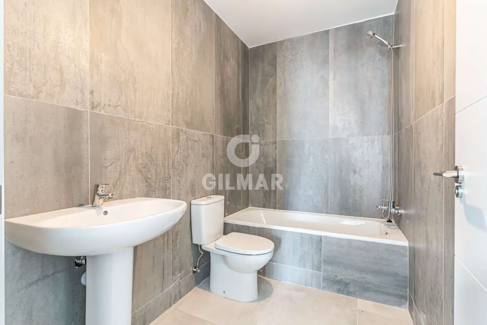 Baño de Casa adosada en venta en Torrelodones con Calefacción, Jardín privado y Piscina