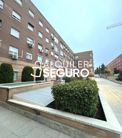 Photo 1 of Flat to rent in Unanimidad, Los Rosales, Madrid