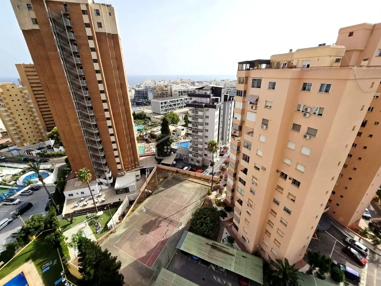 Vista exterior de Apartamento en venta en Benidorm con Terraza, Amueblado y Piscina comunitaria