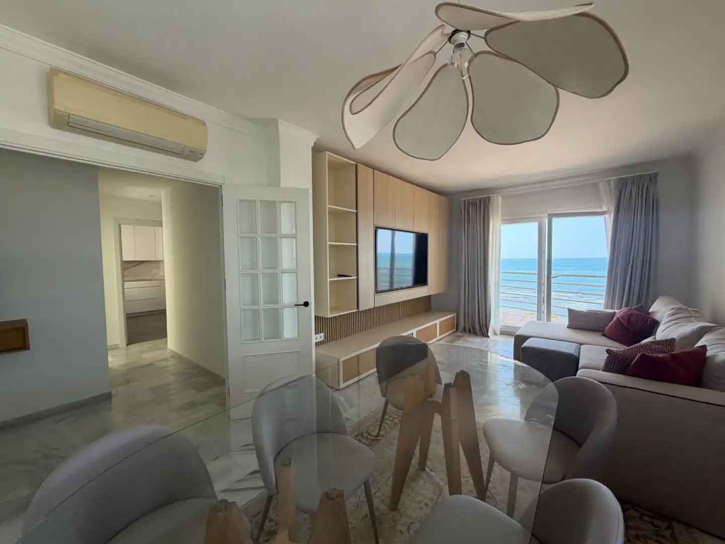 Living room of Flat for rent in Cádiz  with Air Conditioner, Terrace and Storage room