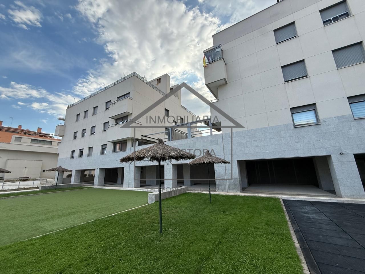 Vista exterior de Piso en venta en Navalcarnero con Calefacción, Trastero y Piscina comunitaria