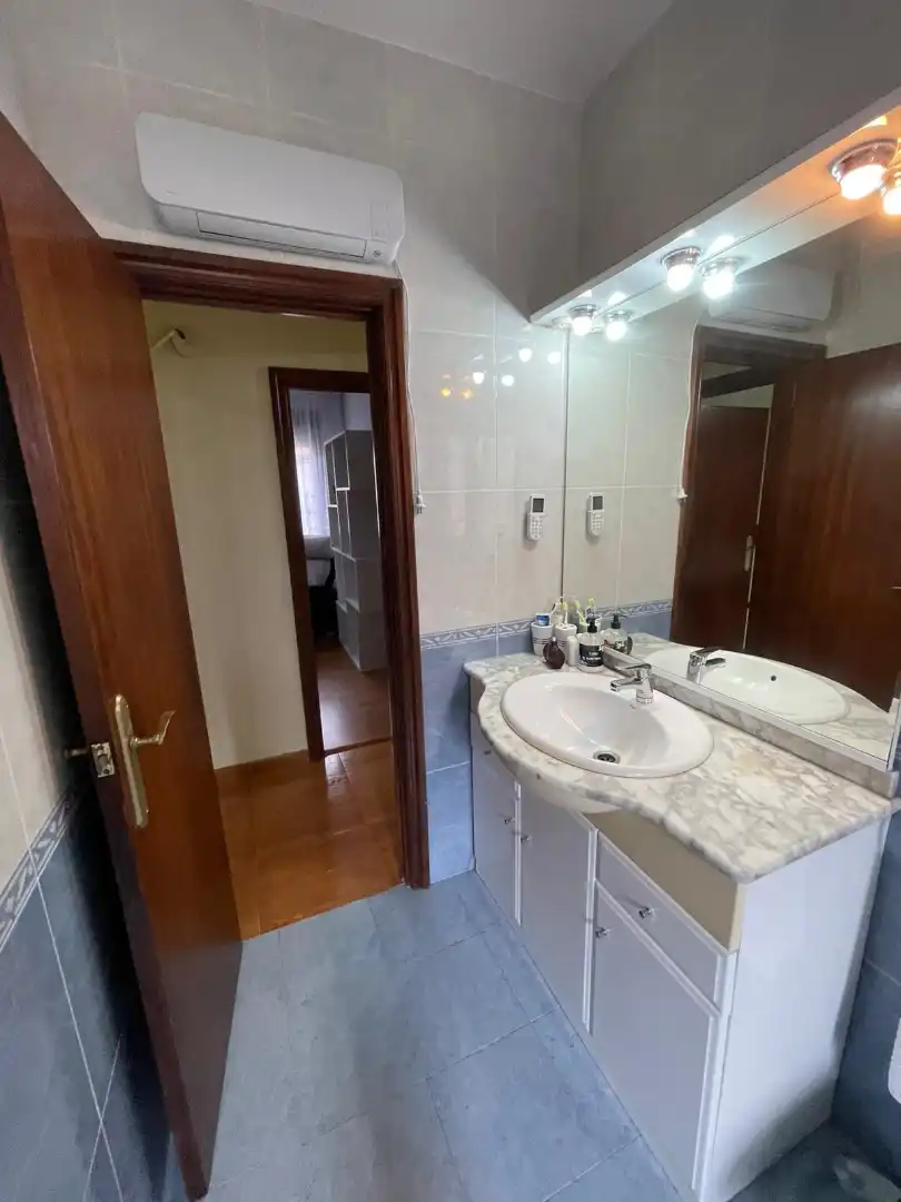 Baño de Piso en venta en Barakaldo  con Calefacción, Amueblado y Horno