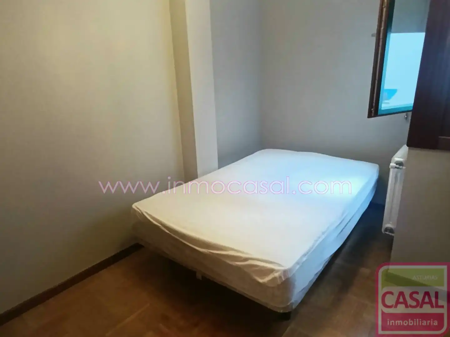 Schlafzimmer von Wohnung zur Miete in Oviedo  mit Heizung und Möbliert