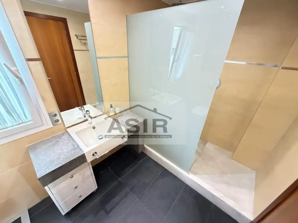 Baño de Piso de alquiler en Carcaixent con Aire acondicionado, Calefacción y Balcón