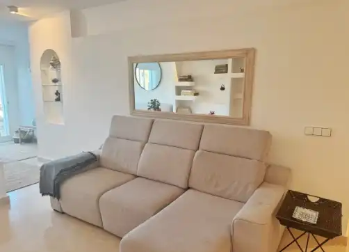 Wohnzimmer von Wohnung zum Verkauf in Benahavís mit Klimaanlage, Terrasse und Möbliert