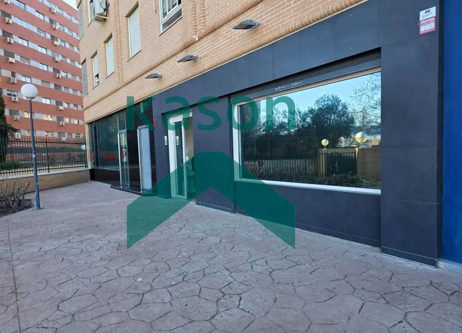 Exterior view of Commercial properties for rent in Madrid  with Air Conditioner