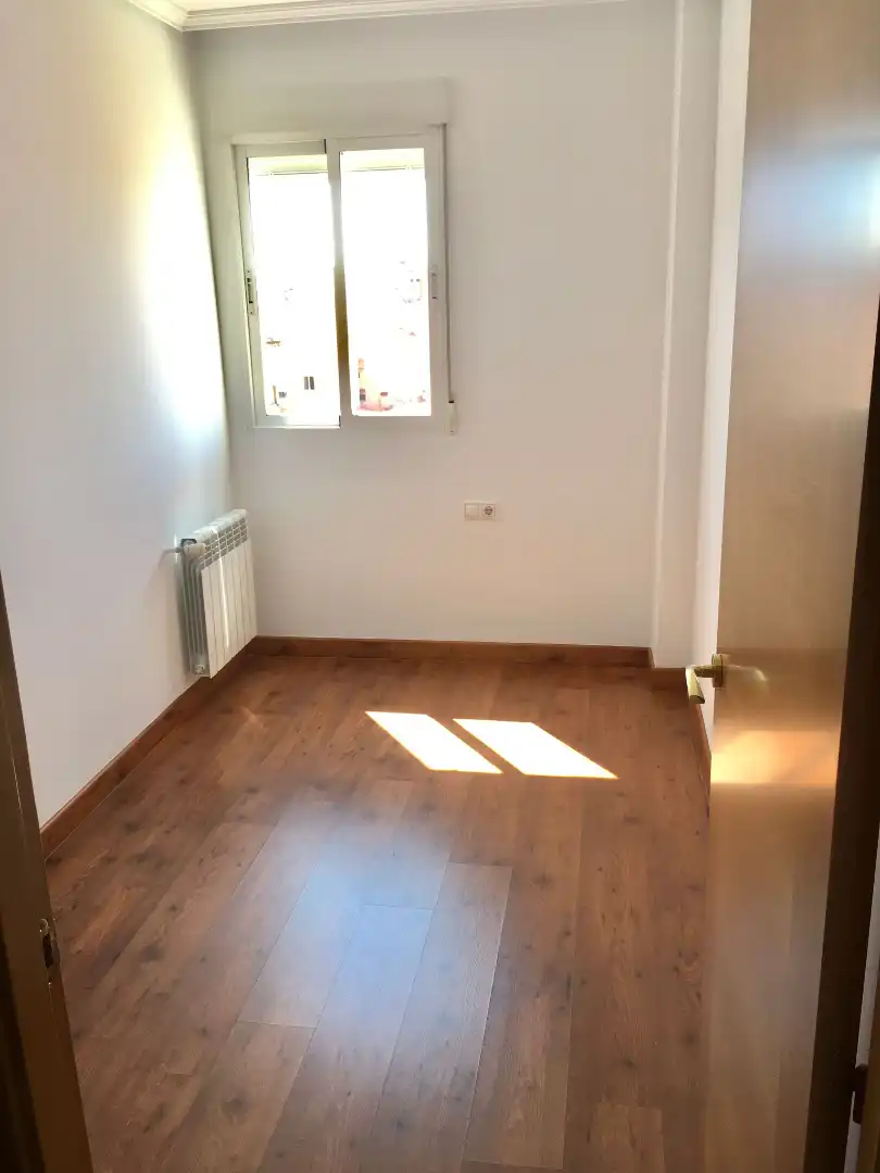 Habitación de Apartamento de alquiler en Albacete con Calefacción, Parquet y Balcón