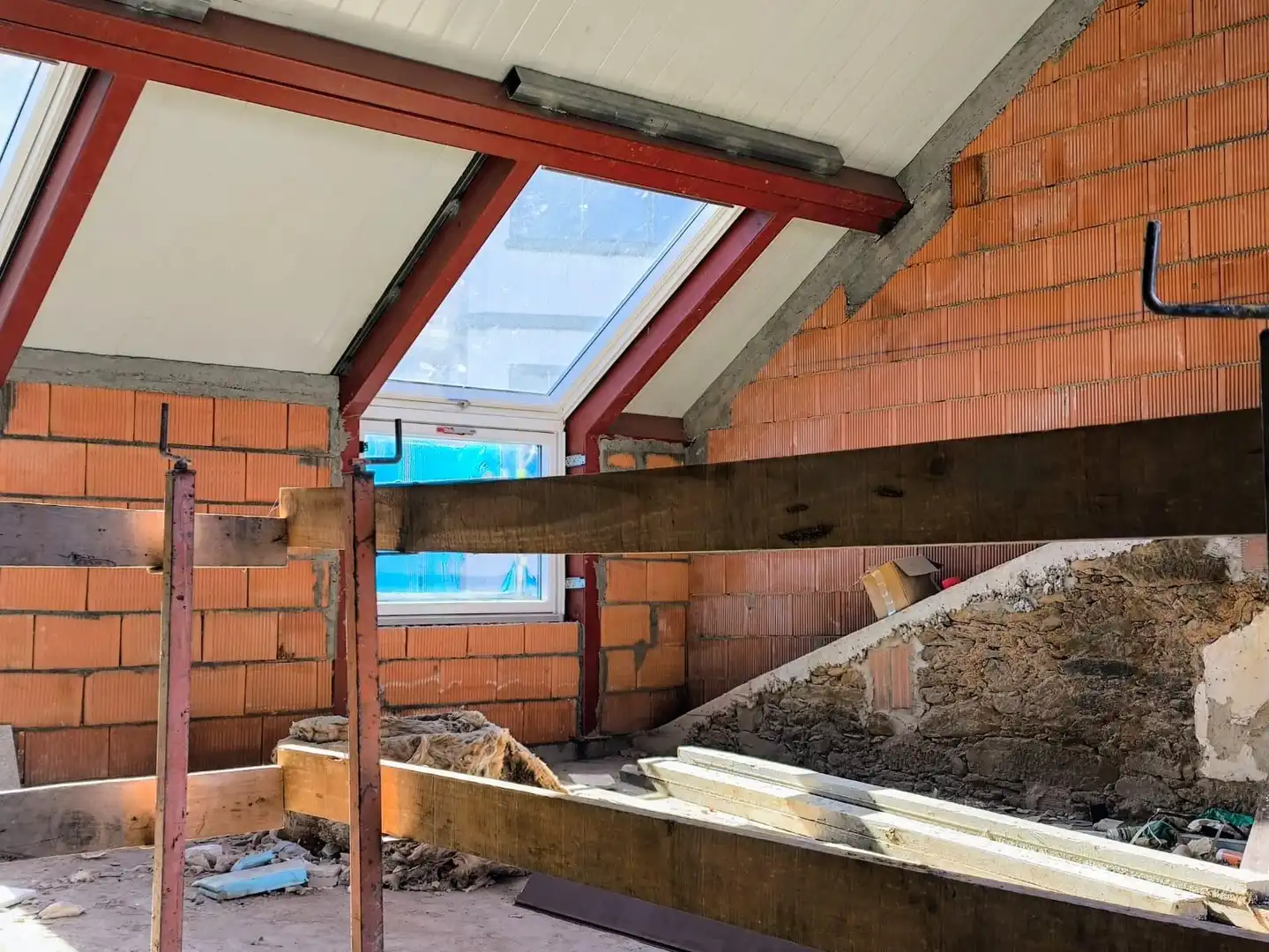 Vista exterior de Casa o xalet en venda en Carballo amb Calefacció, Terrassa i Moblat