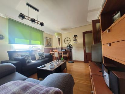 Sala d'estar de Dúplex en venda en El Astillero   amb Balcó