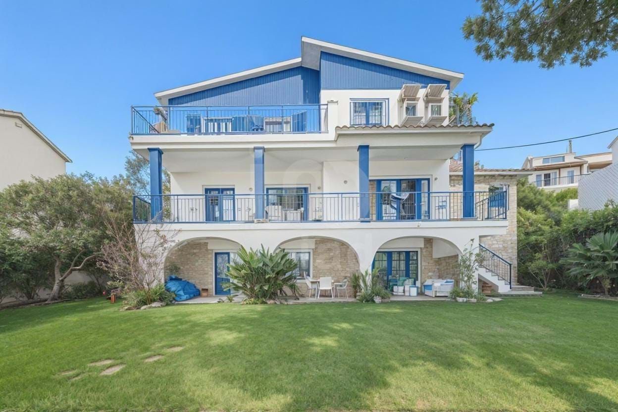 Vista exterior de Casa o xalet de lloguer en Sitges amb Aire condicionat, Calefacció i Terrassa