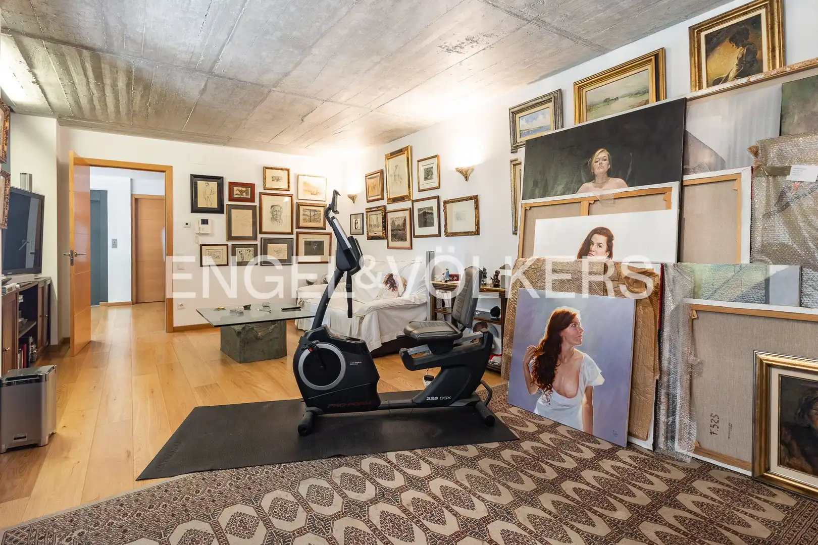 Sala d'estar de Casa adosada en venda en Sant Cugat del Vallès amb Calefacció, Jardí privat i Parquet