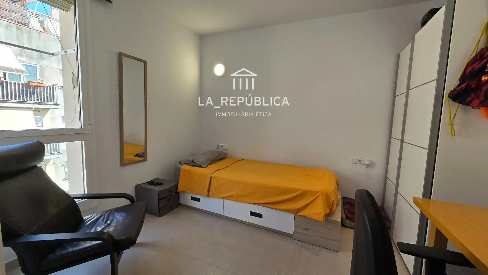 Habitación de Ático en venta en Mataró con Aire acondicionado, Calefacción y Terraza