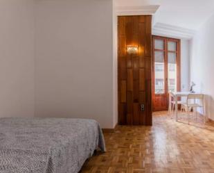Dormitori de Apartament per a compartir en  Valencia Capital amb Moblat, Balcó i Internet