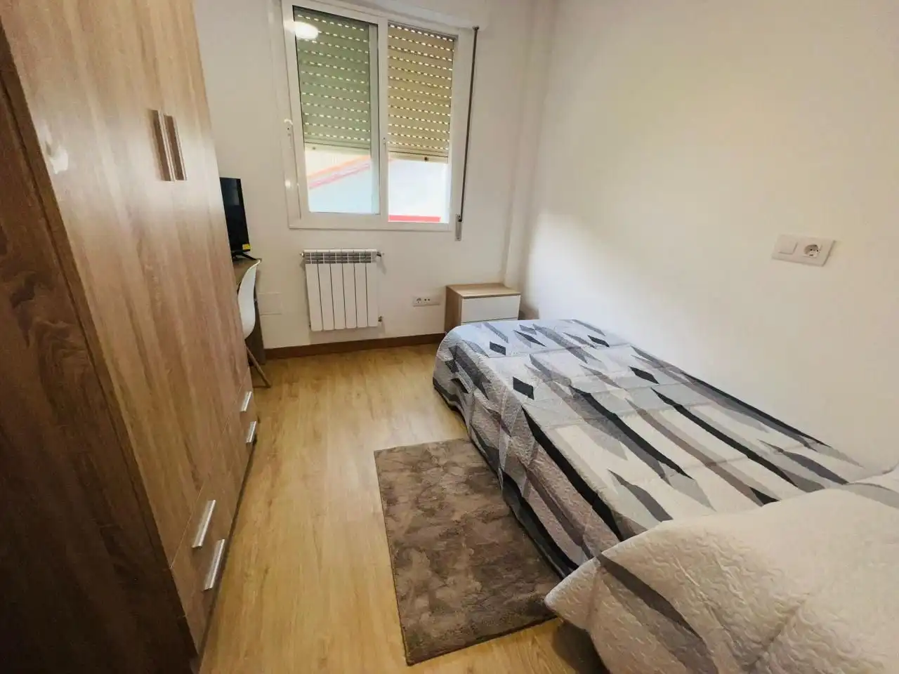 Bedroom of Flat for share in Ourense Capital   with Heating, Furnished and Balcony
