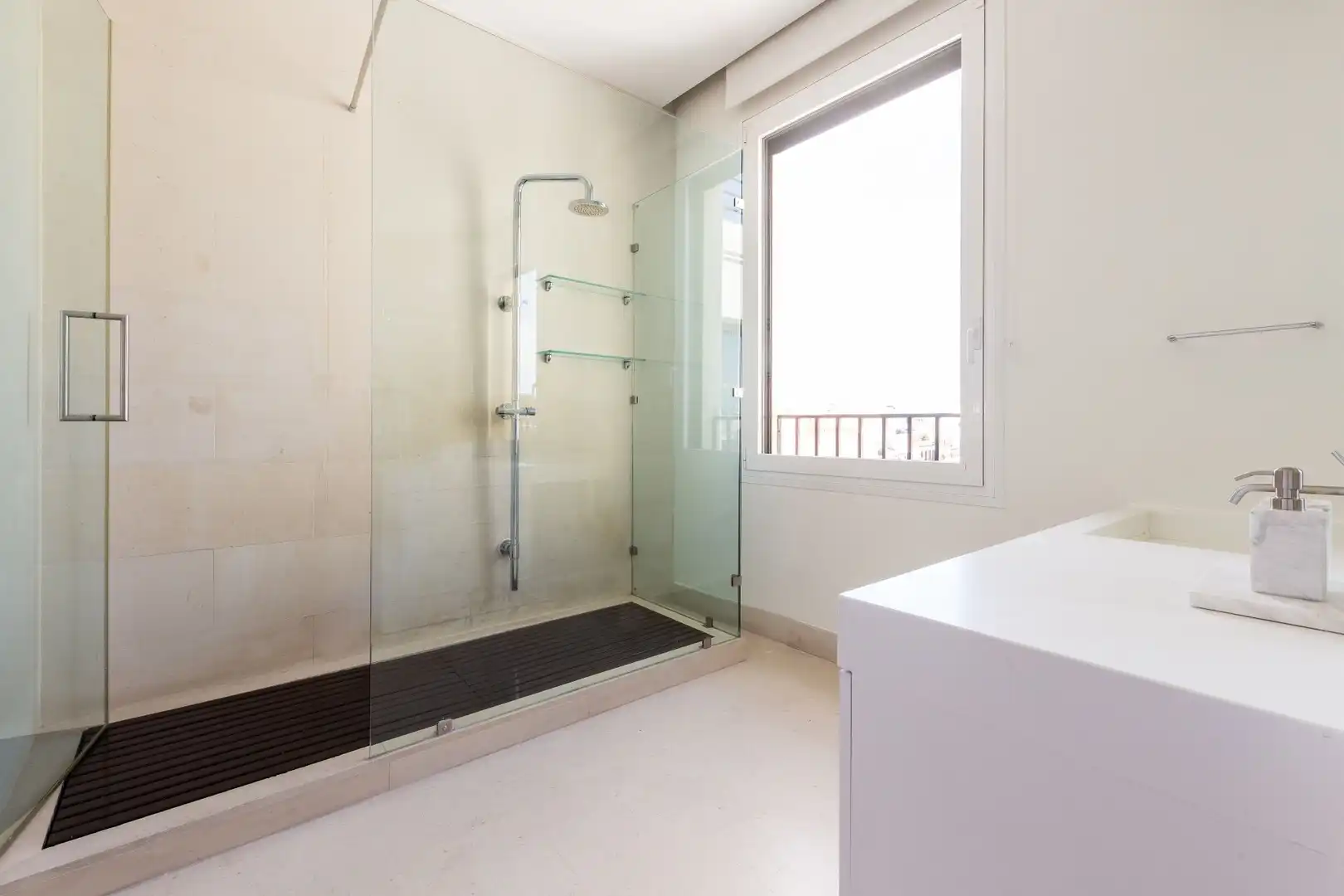 Bathroom of Attic for rent in Madrid  with Air Conditioner, Heating and Terrace