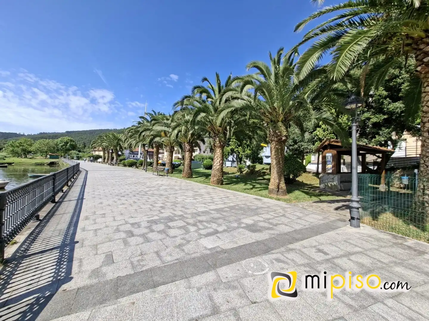 Vista exterior de Pis en venda en Limpias amb Calefacció, Terrassa i Piscina