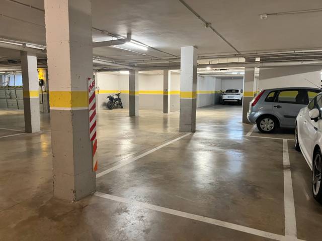 Garaje en Alquiler en Carrer M Àngels Anglada d'Aba, 37 en Domeny