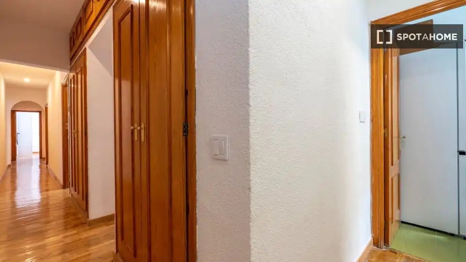 Flat for rent in Madrid  with Air Conditioner, Heating and Furnished