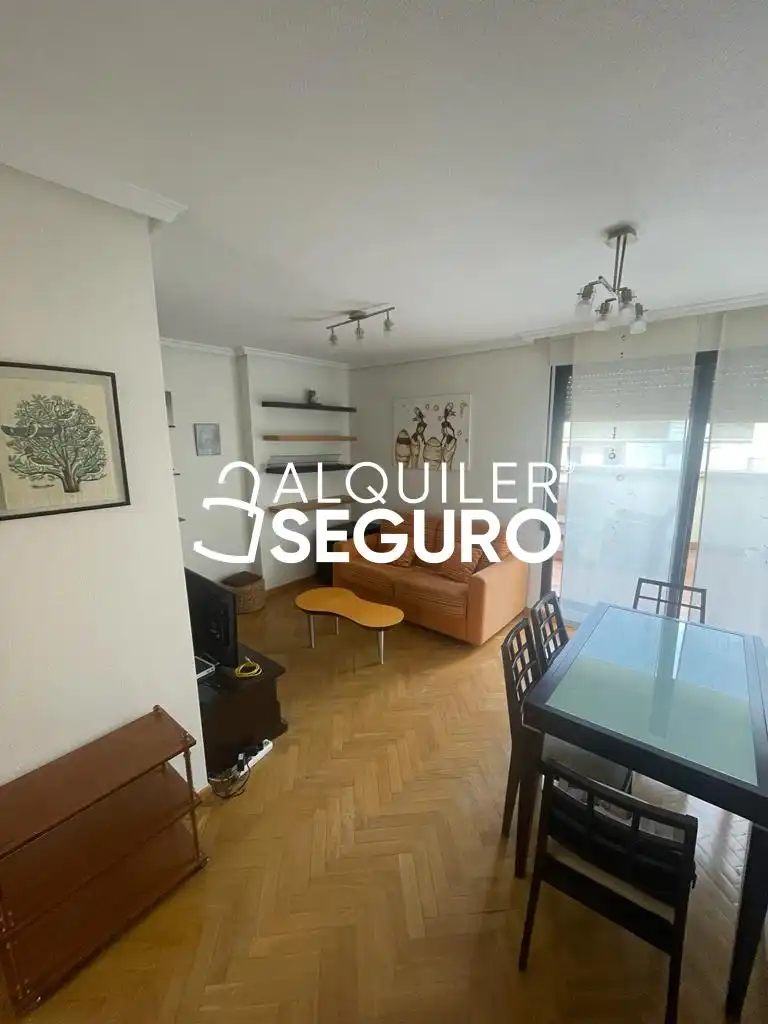 Wohnzimmer von Dachboden zur Miete in Madrid mit Heizung, Terrasse und Abstellraum