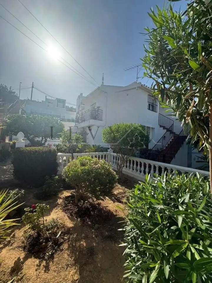 Detached house with garden for sale in Puerto de la Torre - Atabal