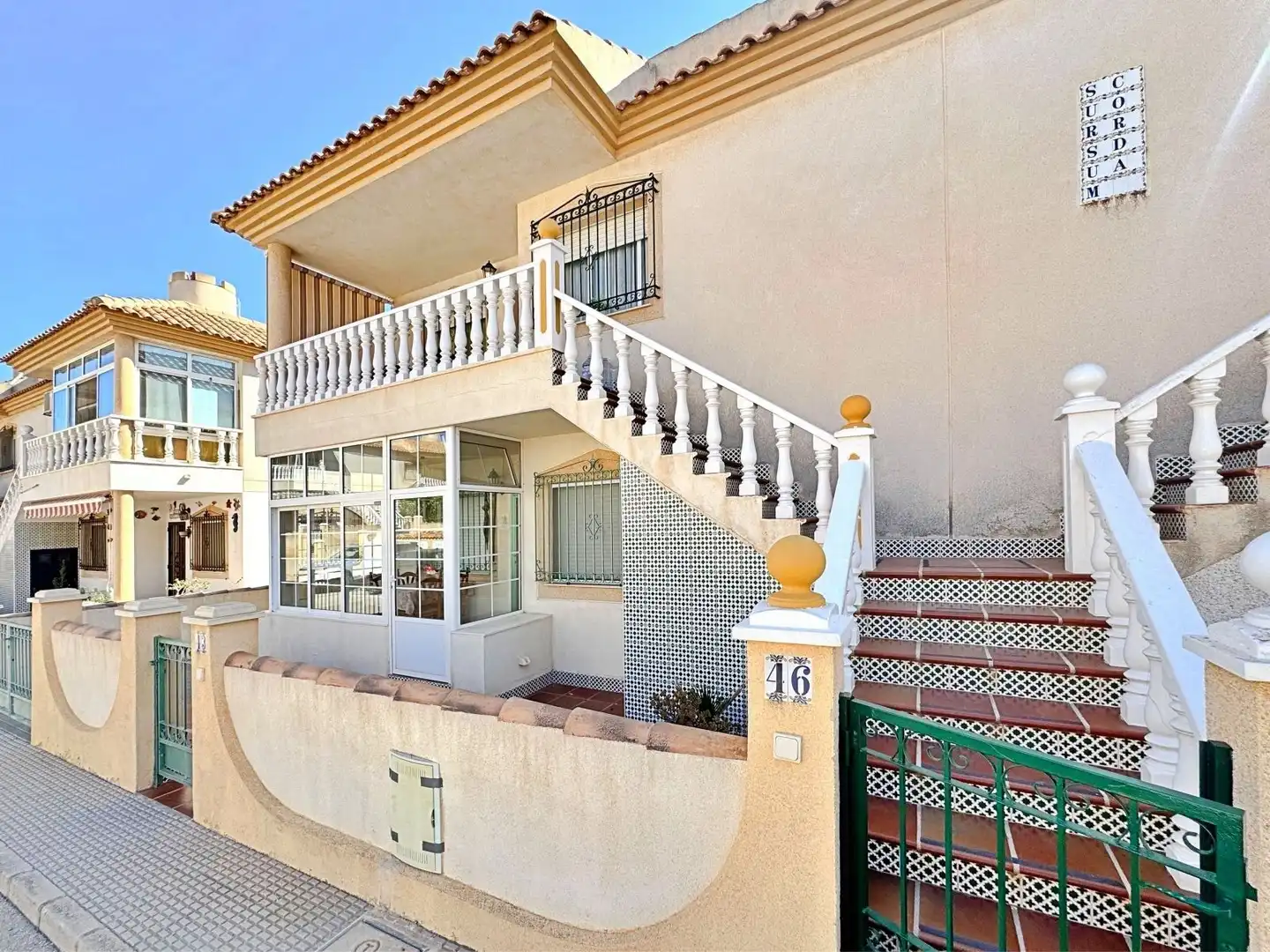 Vista exterior de Àtic en venda en Orihuela amb Terrassa, Balcó i Piscina comunitària