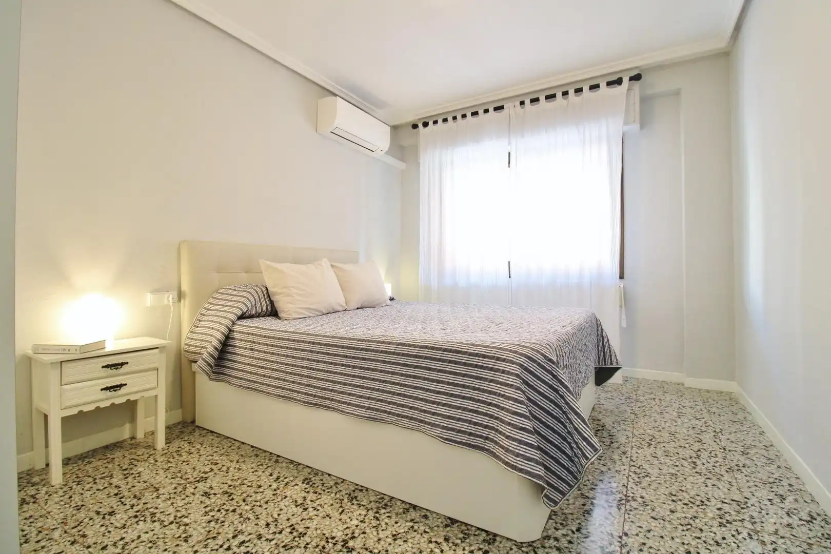 Habitación de Piso en venta en Alicante / Alacant con Aire acondicionado, Calefacción y Terraza