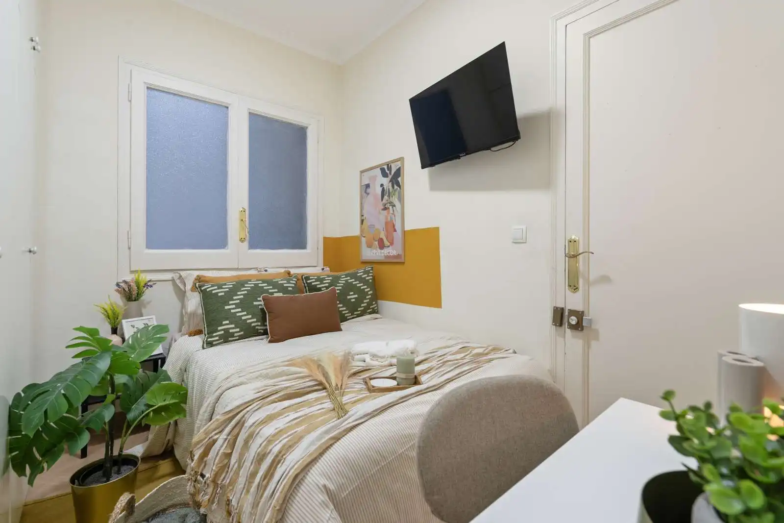 Bedroom of Flat for share in Barcelona  with Air Conditioner, Heating and Terrace