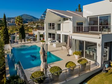 Casa amb piscina en venda a Nueva Andalucía