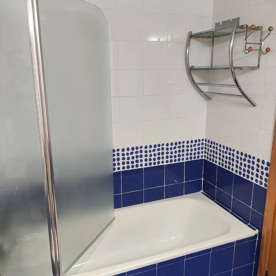 Bathroom of Apartments for rent in Valencia  with Air Conditioner, Furnished and Oven