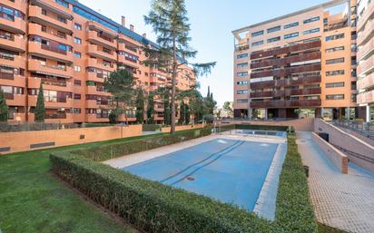 Swimming pool of Flat for sale in  Madrid Capital  with Heating and Community pool