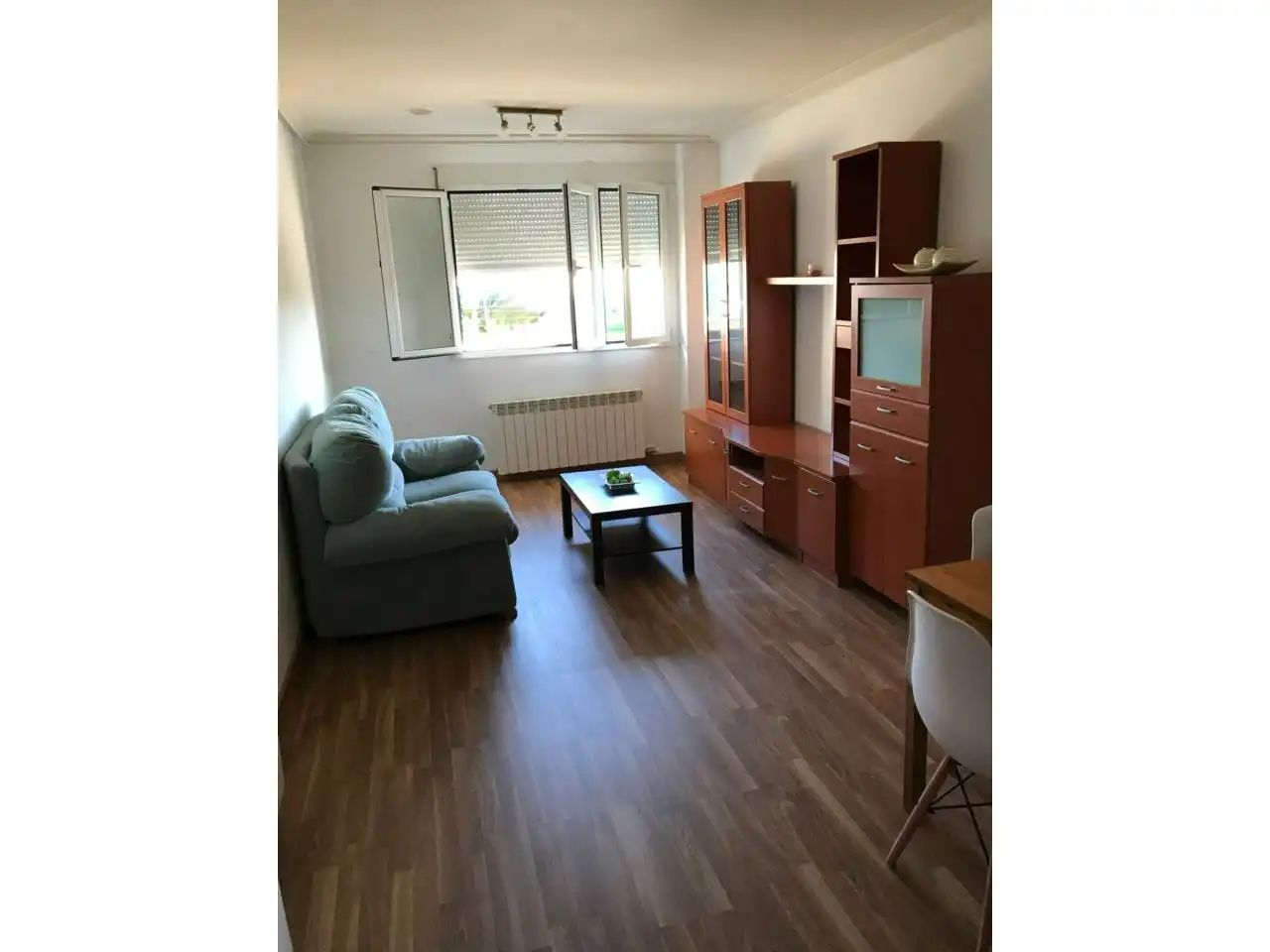 Sala d'estar de Pis en venda en León Capital  amb Calefacció i Parquet