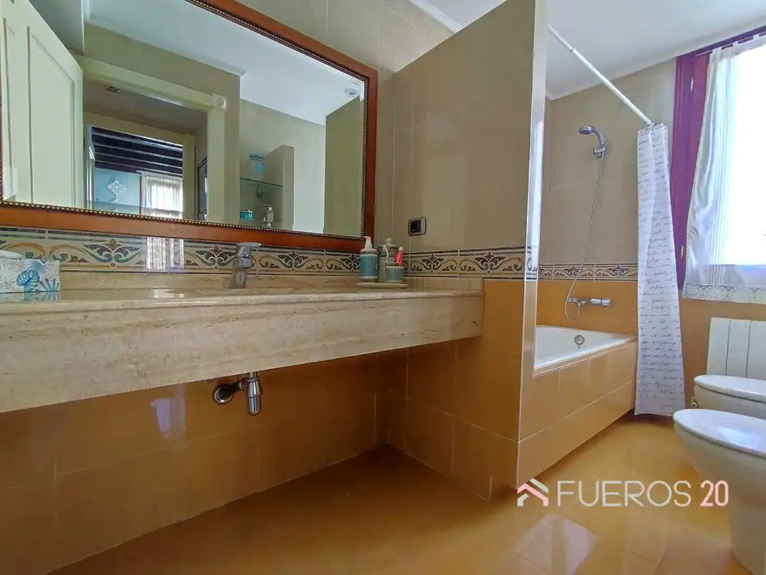 Maison mitoyenne avec terrasse à vendre à Lasesarre, imagen 3