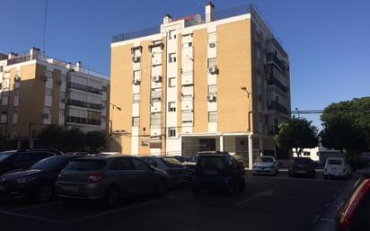 Exterior view of Flat for sale in  Sevilla Capital