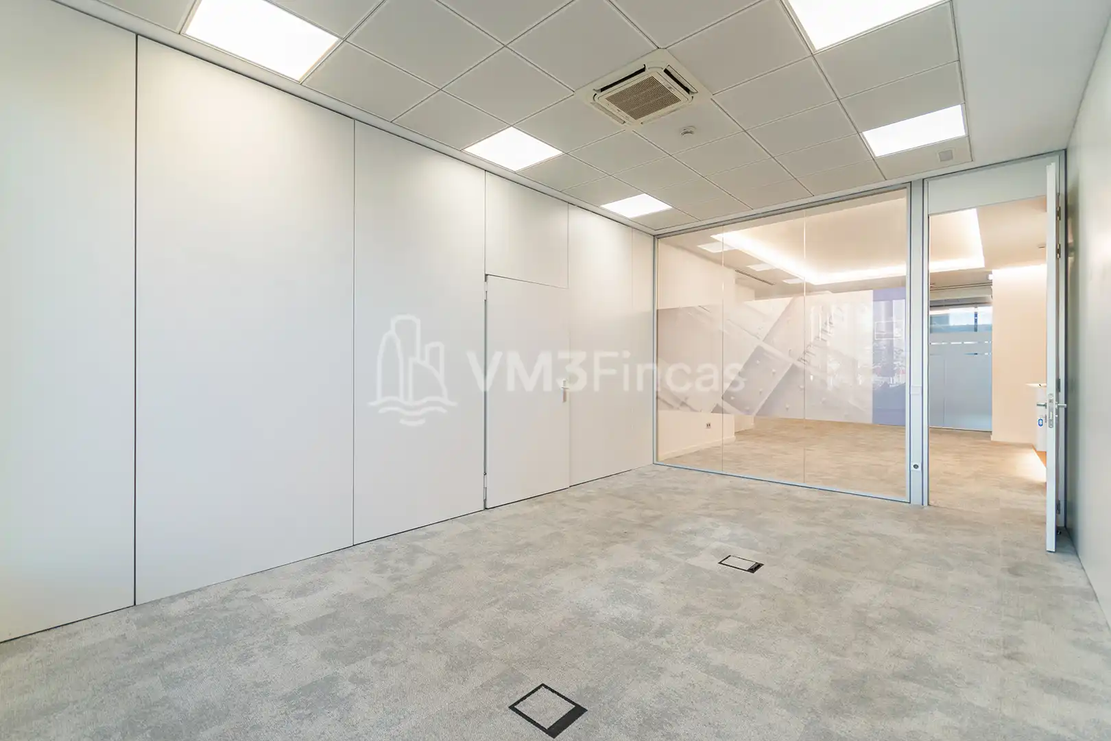 Büro zur Miete in El Prat de Llobregat mit Klimaanlage, Heizung und Terrasse